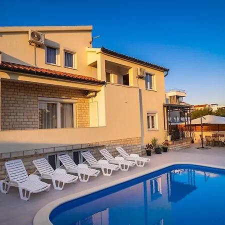 Marieta Ζαντάρ