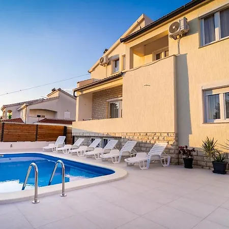 Marieta Ζαντάρ