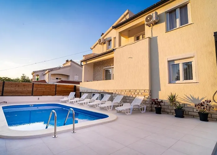 Marieta Ζαντάρ